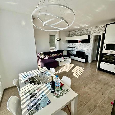Briz Apartment; 2 Bdr; 6 Guests; Private Parking 瓦爾納 外观 照片