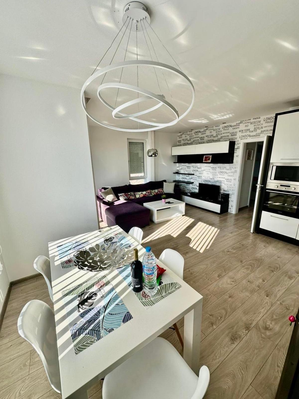 Briz Apartment; 2 Bdr; 6 Guests; Private Parking 瓦爾納 外观 照片